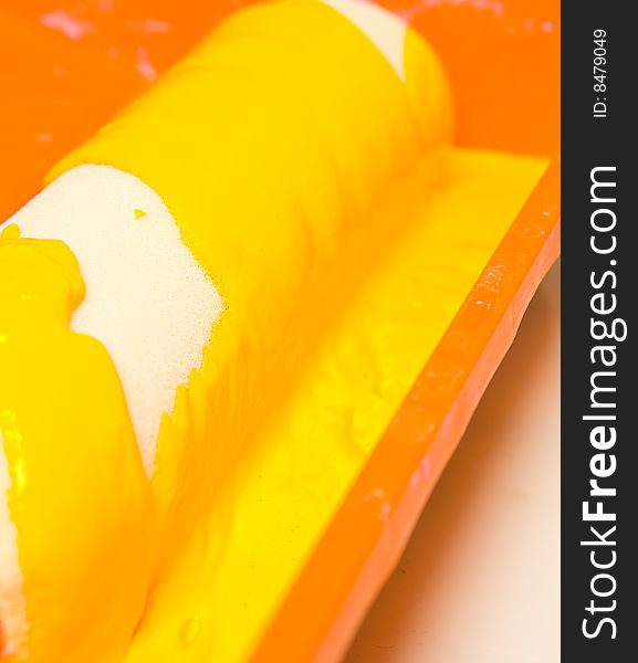 Dyeing roller in yellow paint