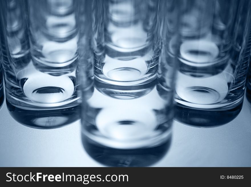 Empty glasses is orderly on a white lamp box