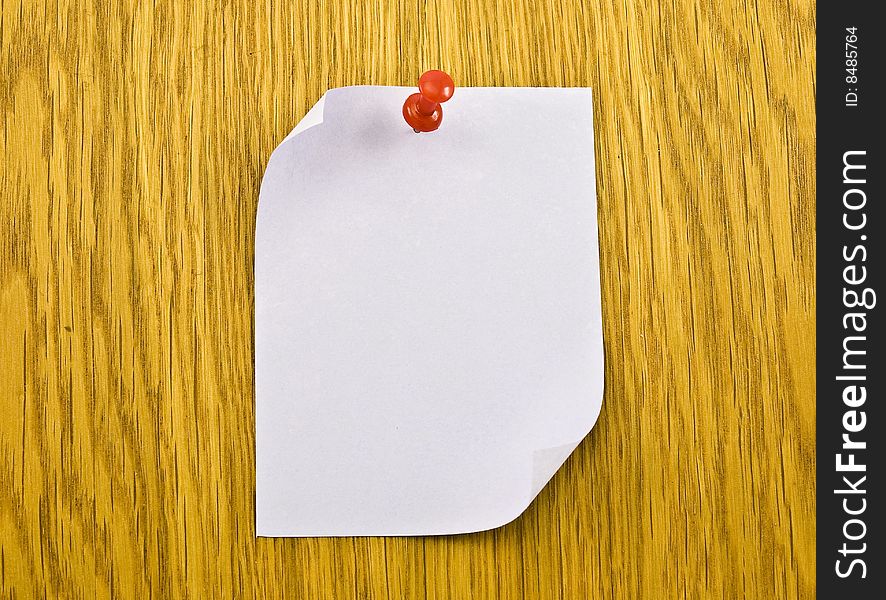 Single blank note paper attached to a wooden wall