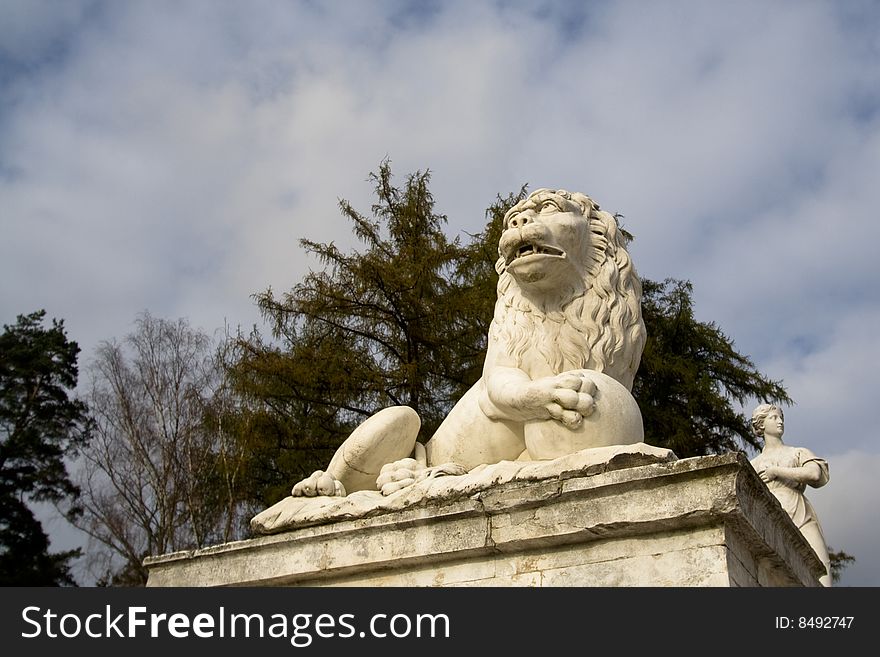 Marble lion looks at sky