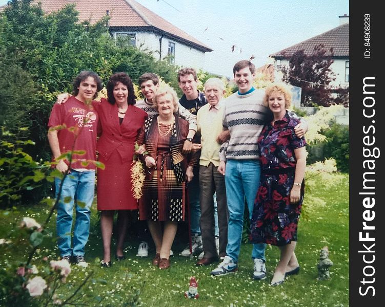 Almost the entire clan in the back garden of my Nana&#x27;s house in Beaumont in June of 1987. Dad probably took the picture. Almost the entire clan in the back garden of my Nana&#x27;s house in Beaumont in June of 1987. Dad probably took the picture
