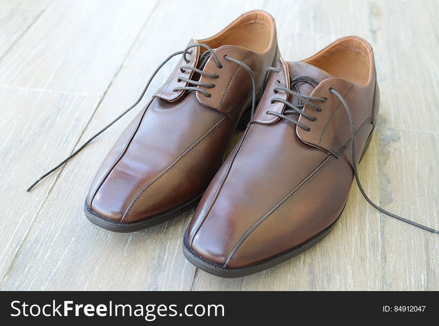 A pair of men's shoes with brown leather. A pair of men's shoes with brown leather.