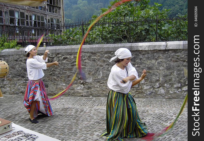 Street performers in Lanestosa&#x27;s medieval market