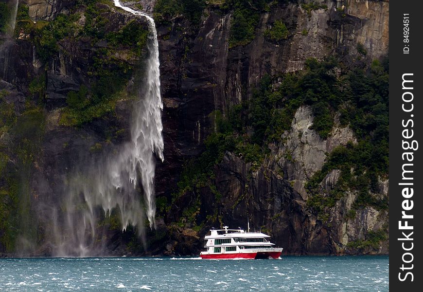 Cruising On Milford Sound NZ FZ200