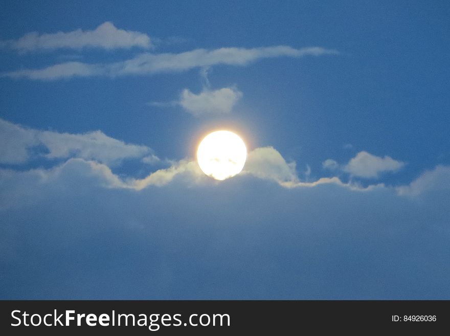 full moon in cloudy sky 4 &#x28;daytime&#x29