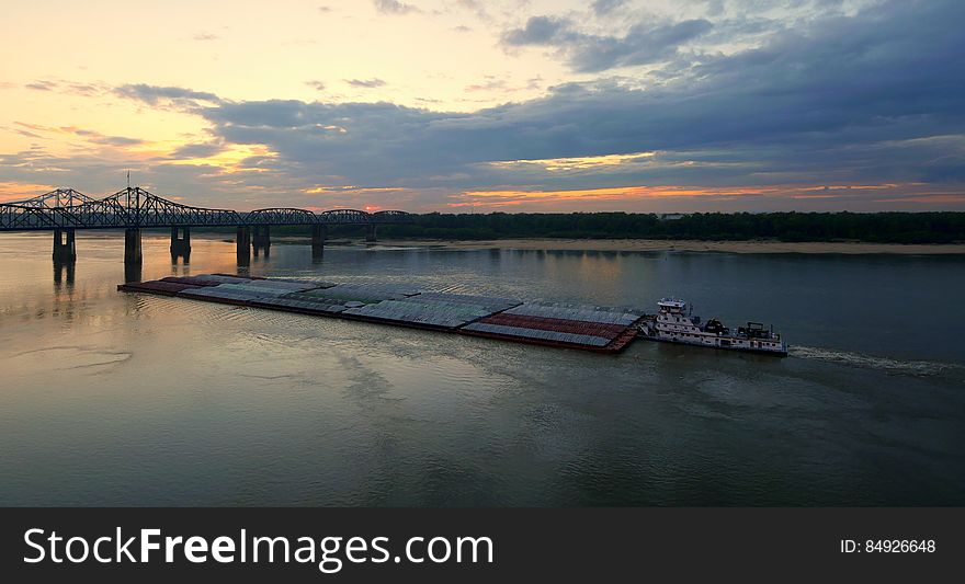 A barge tender prepares to pass under the Twin Bridges over the Mississippi River at Vicksburg, MS. A barge tender prepares to pass under the Twin Bridges over the Mississippi River at Vicksburg, MS.