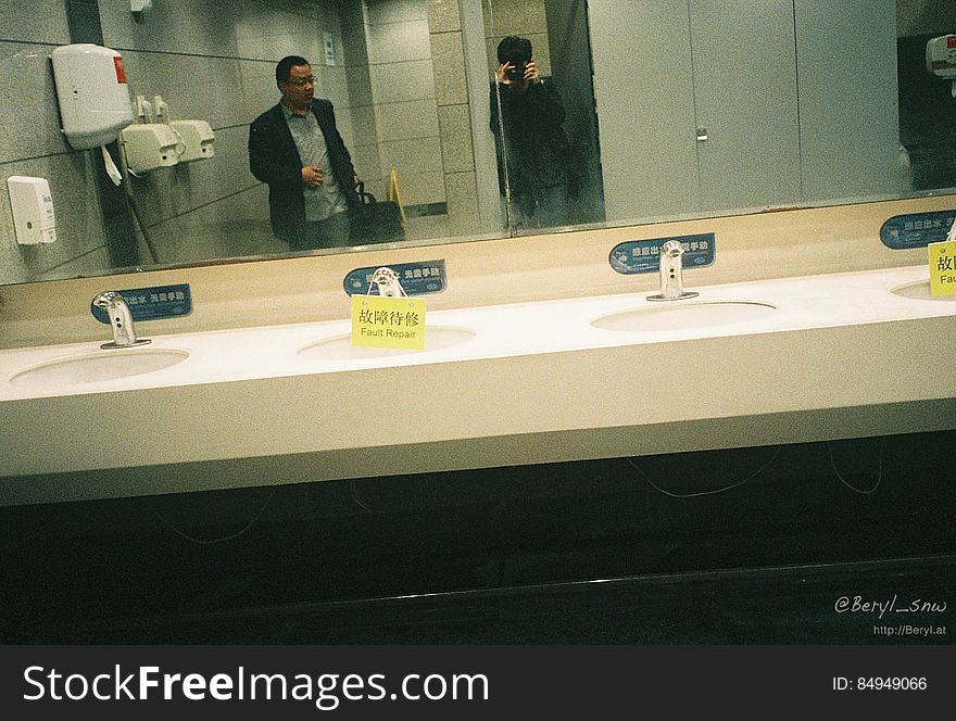 Leica Mini Zoom VARIO-ELMAR 35-70 Fujifilm Superia 1600 Selfie ;-&#x29; In the washroom.