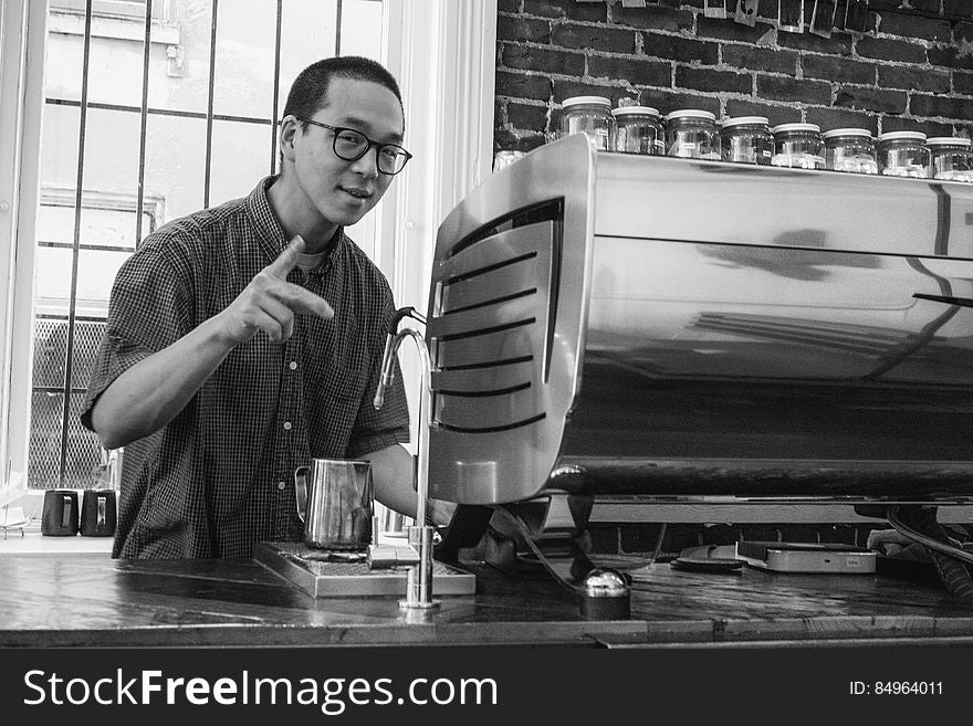 sean at revolver coffee -vancouver-gastown-xe2-zeiss35-2-20150612-DSCF6517-Edit