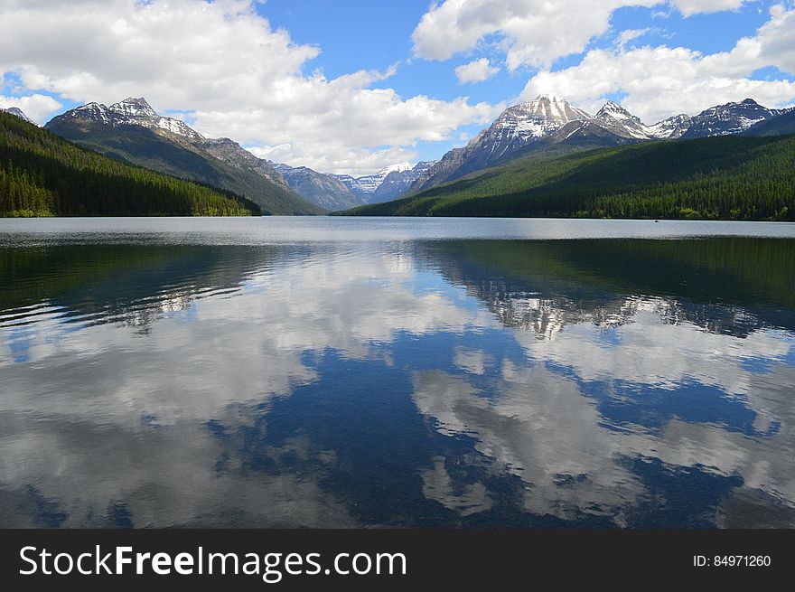 A view of a calm mountain lake.