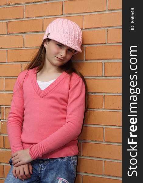 Girl wearing beanie leaning against wall
