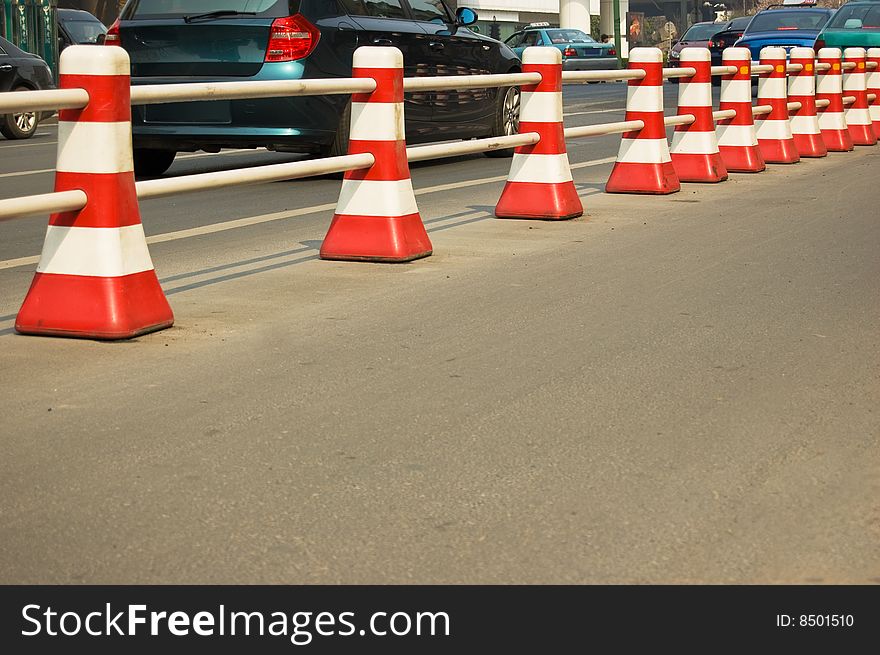 Traffic barrier to ensure the normal operation of vehicles