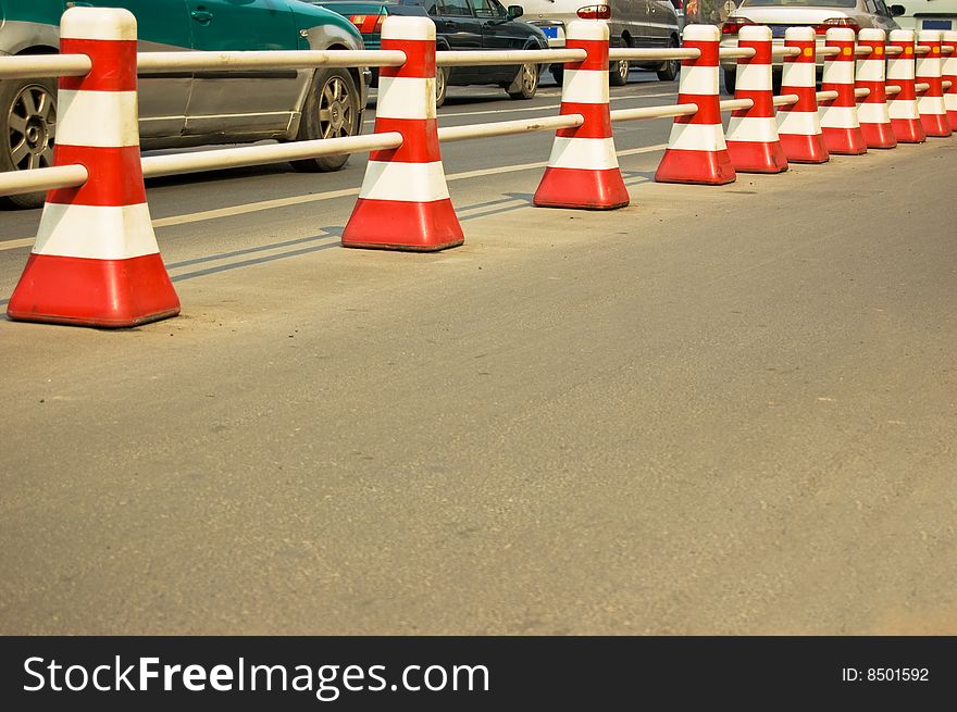 Traffic barrier to ensure the normal operation of vehicles