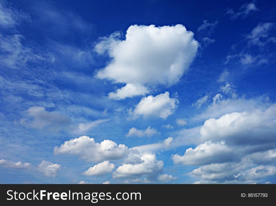 PUBLIC DOMAIN DEDICATION PP - digionbew 9. 19-06-16 Clouds in blue skies LOW RES DSC01179