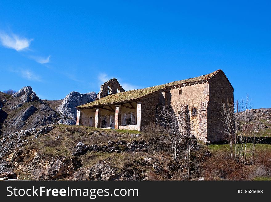 Former chapel rural mountain in northern Spain. Former chapel rural mountain in northern Spain.