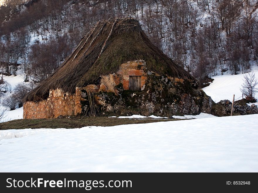 Mountain cabin on the rock in its natural surroundings. Mountain cabin on the rock in its natural surroundings.