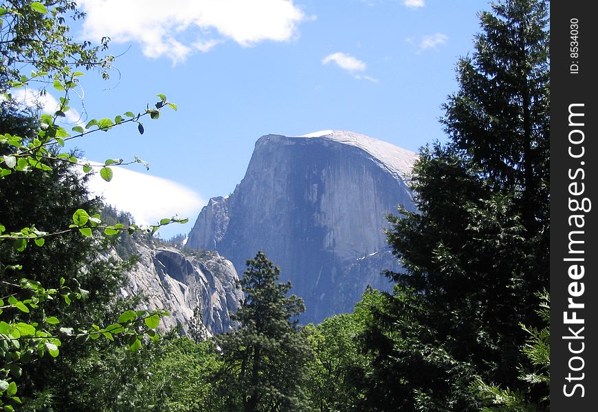 Picture of Half Dome in Yosemite National Park in Northern California