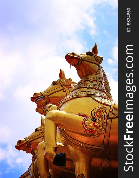 A golden horse details via temple under the sky