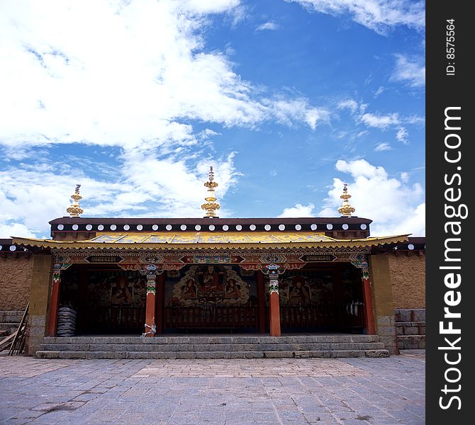 The Ganden Sumtseling Monastery (Chinese: 松赞林寺 Sōngzànlín Sì) is a Tibetan Buddhist monastery situated 5 kilometres from the city of Zhongdian in Yunnan province, China.

According to local guides, the monastery is the largest Tibetan Buddhist monastery in Yunnan province and is sometimes referred to as the Little Potala Palace; it was built in 1679, was extensively damaged in the Cultural Revolution and subsequently rebuilt in 1983; at its peak the monastery contained accommodation for 2000 monks; it currently accommodates 700 monks in 200 associated houses.