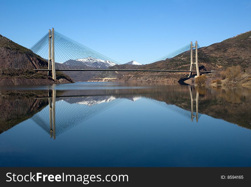 Reflection of the viaduct of the dam of Moon Districts. Reflection of the viaduct of the dam of Moon Districts.