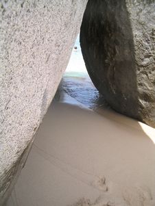 Boulders On The Beach Royalty Free Stock Images Boulders On The Beach Royalty Free Stock Images