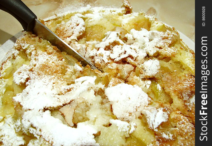 Pie with apples and sugar