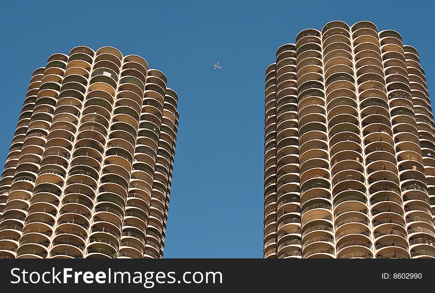 Plane flying between Marina City buildings in Chicago that look like corn cobs. Plane flying between Marina City buildings in Chicago that look like corn cobs