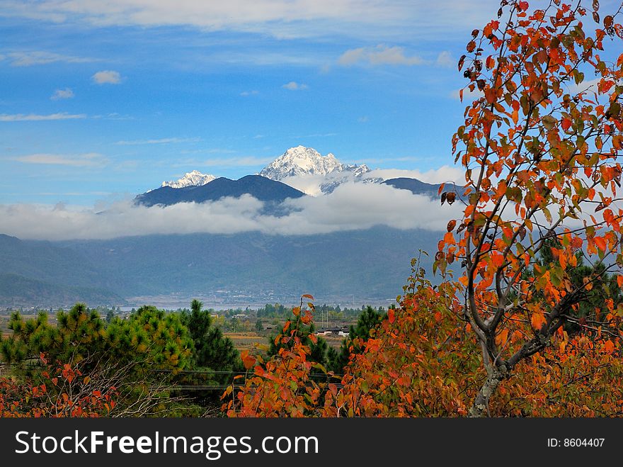 Lijiang Yulong Snow Mountain, the lowest latitudes on Earth snow-capped mountains.