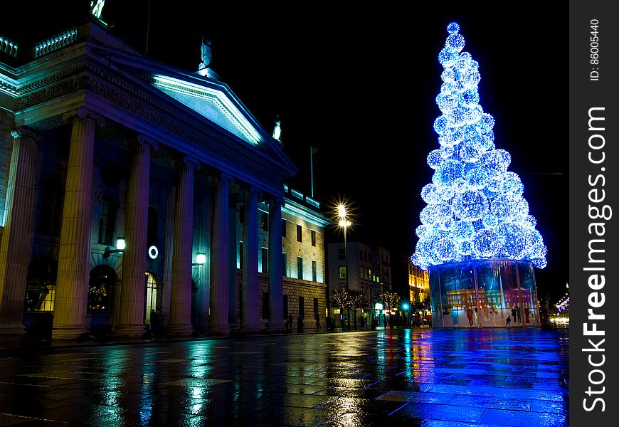 The dublin christmas lights outside the GPO