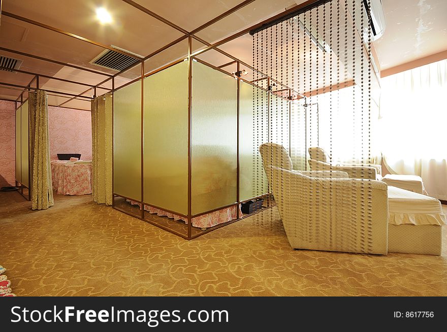 A yellow massage room with nobody