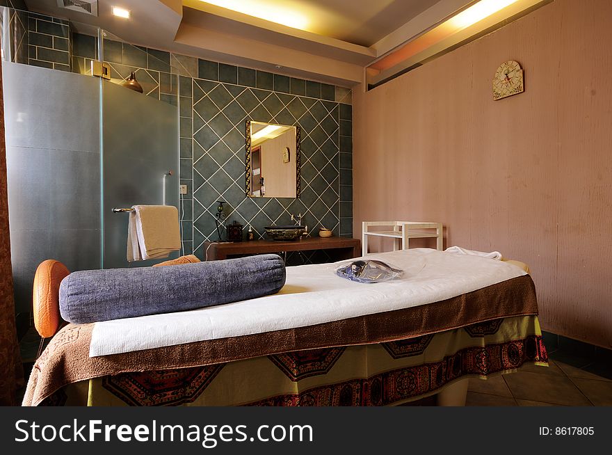 A yellow massage room with nobody