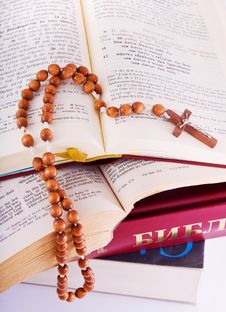 Open Bible And Rosary Royalty Free Stock Images Open Bible And Rosary Royalty Free Stock Images