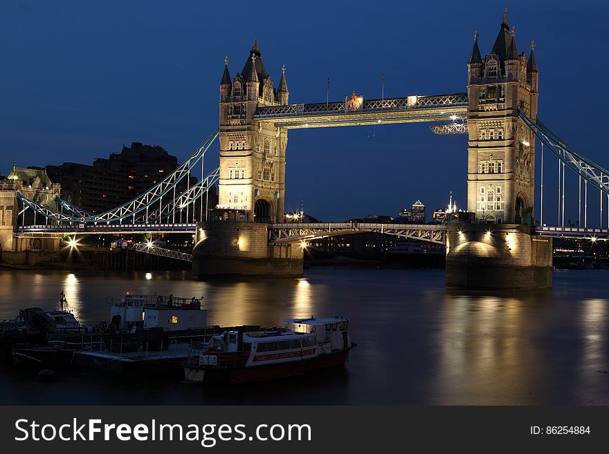 London Gate Bridge at Night