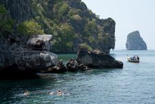 Scuba Diving In Thai Sea. Royalty Free Stock Images Scuba Diving In Thai Sea. Royalty Free Stock Images