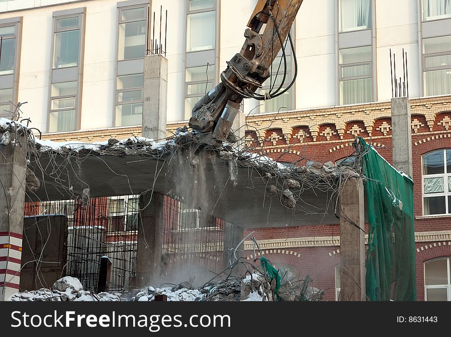 Heavy Dredger Demolishes Building