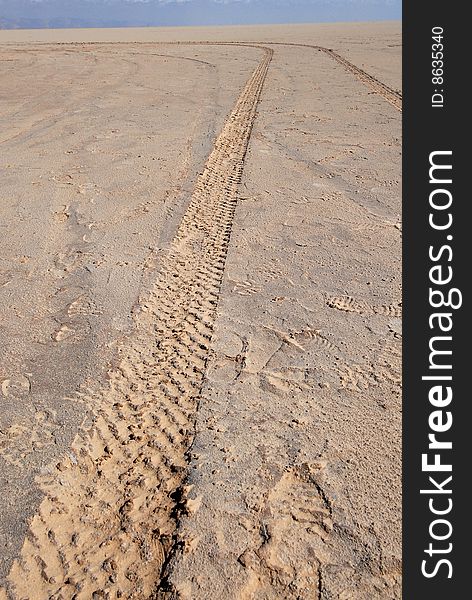 Automobile traces on sand in desert