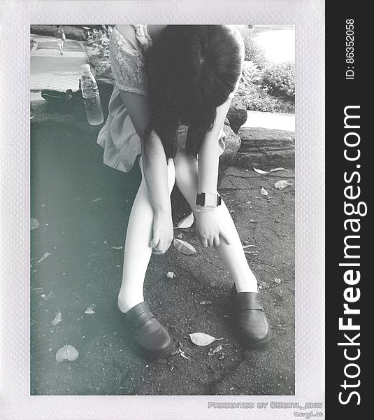Shoe, Flash Photography, Gesture, Knee