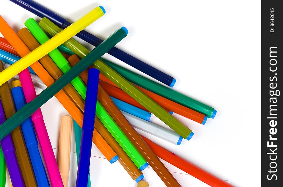The children s color felt-tip pens heaped