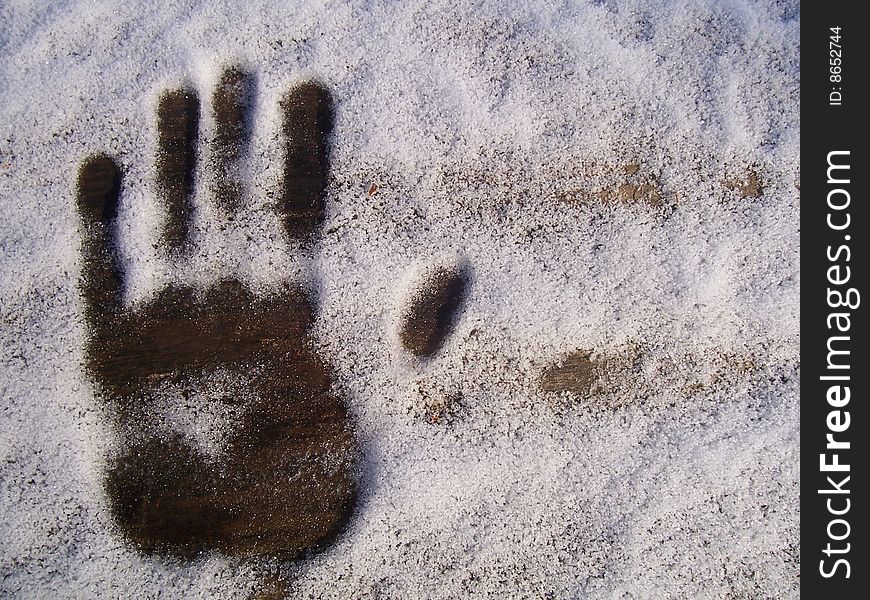 Print hands in snow on slab basis