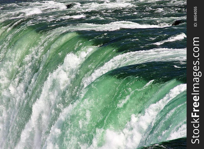Water cascading over the edge of Niagara Falls.