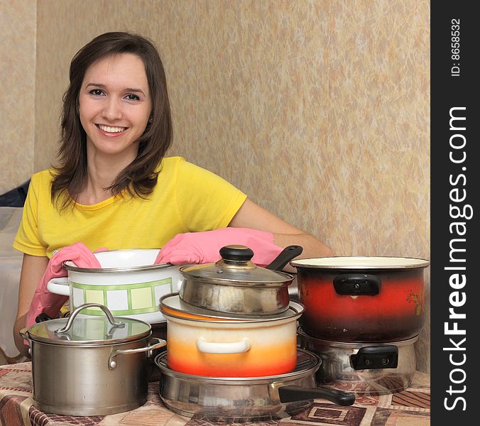 Young girl washes the dishes