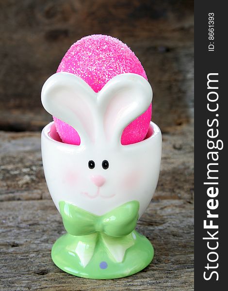 Easter bunny egg holder with a pink Easter egg and glitter. Easter bunny egg holder with a pink Easter egg and glitter.