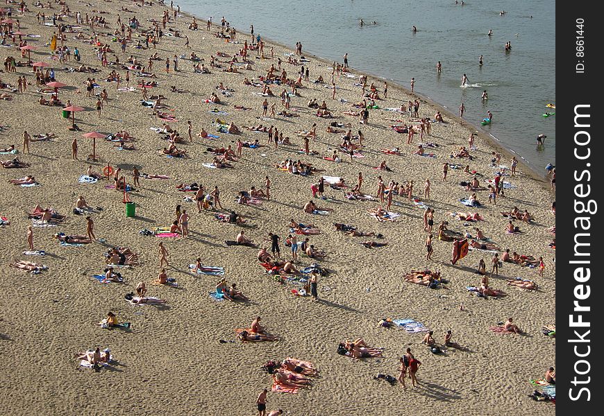 Beach coastline one of the Russian Siberian city of Novosibirsk, on the river Ob, where many vacationers and bathers illuminated people