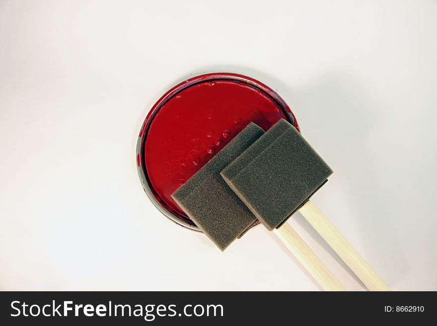 A pair of foam paint brushes on the lid. A pair of foam paint brushes on the lid