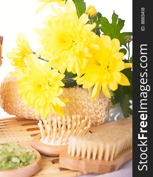 Set for a bath and yellow flowers