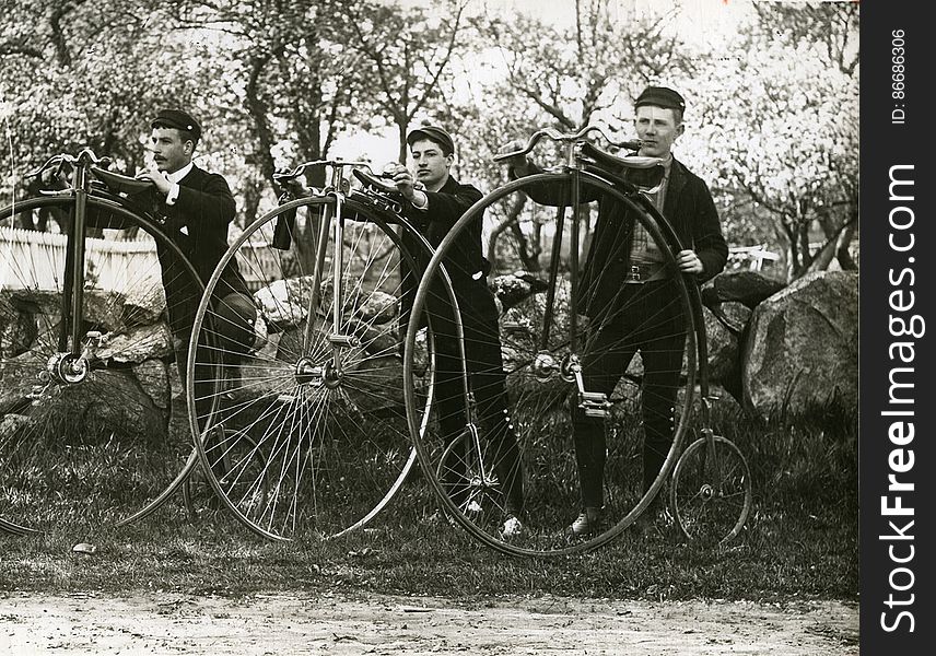 Phillips Academy students cycling, c. 1900