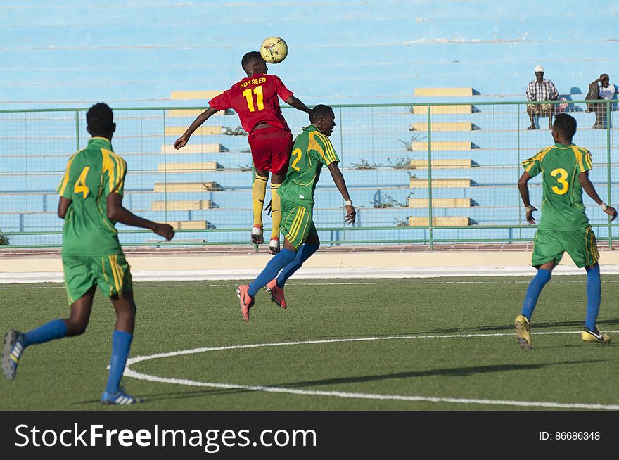 A Horseed playerhits the ball with head during a game between Heegan and Horseed football clubs at Banadir Stadium on 31st January 2014. AU UN IST PHOTO / David Mutua. A Horseed playerhits the ball with head during a game between Heegan and Horseed football clubs at Banadir Stadium on 31st January 2014. AU UN IST PHOTO / David Mutua