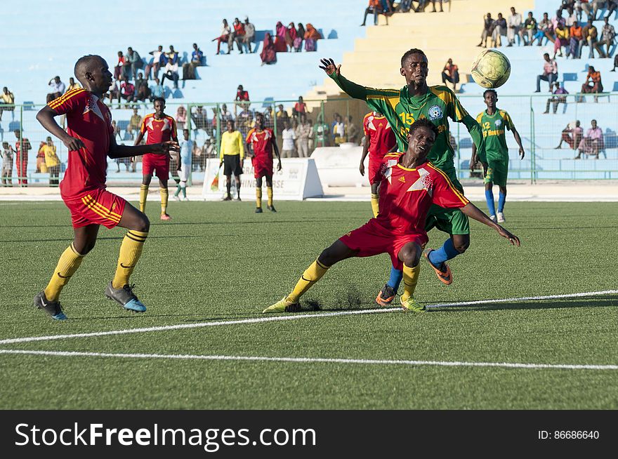 A Horseed protects the ball from being stolen by a Heegan player during a game between the two football clubs held at Banadir Stadium on 31st January 2014. AU UN IST PHOTO / David Mutua. A Horseed protects the ball from being stolen by a Heegan player during a game between the two football clubs held at Banadir Stadium on 31st January 2014. AU UN IST PHOTO / David Mutua