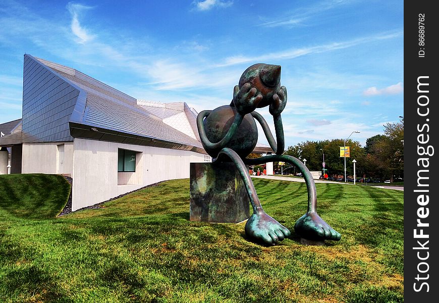 Crying Giant, a bronze sculpture by Tom Otterness, at the Kemper Museum of Contemporary Art in Kansas City, Missouri. Taken during our 2015 Western road trip. Others from this trip are in the Album www.flickr.com/photos/thadz/albums/72157660032324601 www.kemperart.org/collection/crying-giant If you decide to use this image under the CC attribution setting, please do let me know where you&#x27;ve used it by leaving a link in the comments below and add this link to your product: goo.gl/fjdIV5 . Enjoy!