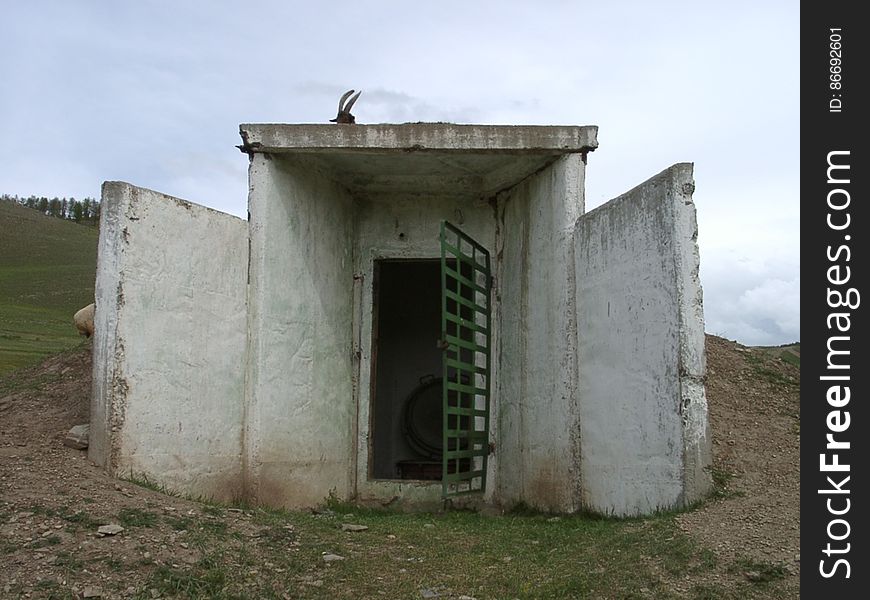 A bunker entrance? I waive all my rights to the work. [cc0/pdd]. A bunker entrance? I waive all my rights to the work. [cc0/pdd]