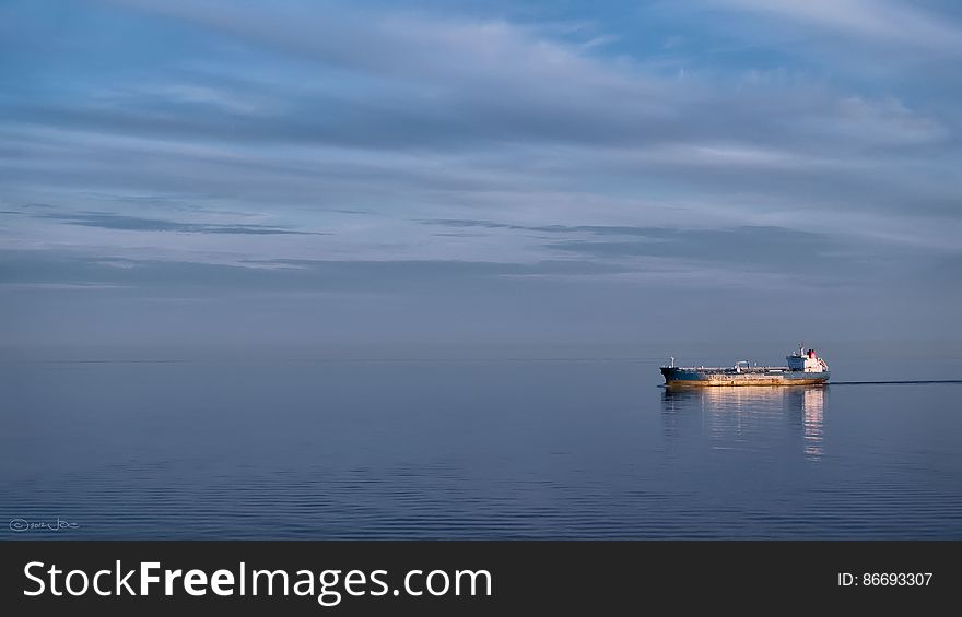 The Geden Line M/T Carry on a very peaceful Baltic Sea. We passed her while leaving St. Petersburg on our way to WarnemÃ¼nde, Germany. The Geden Line M/T Carry on a very peaceful Baltic Sea. We passed her while leaving St. Petersburg on our way to WarnemÃ¼nde, Germany.